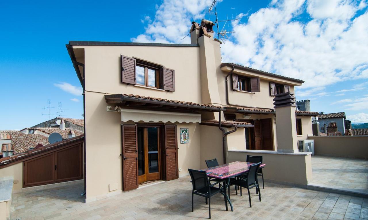 Casa Vacanza La Piazza Orvinio Exterior photo